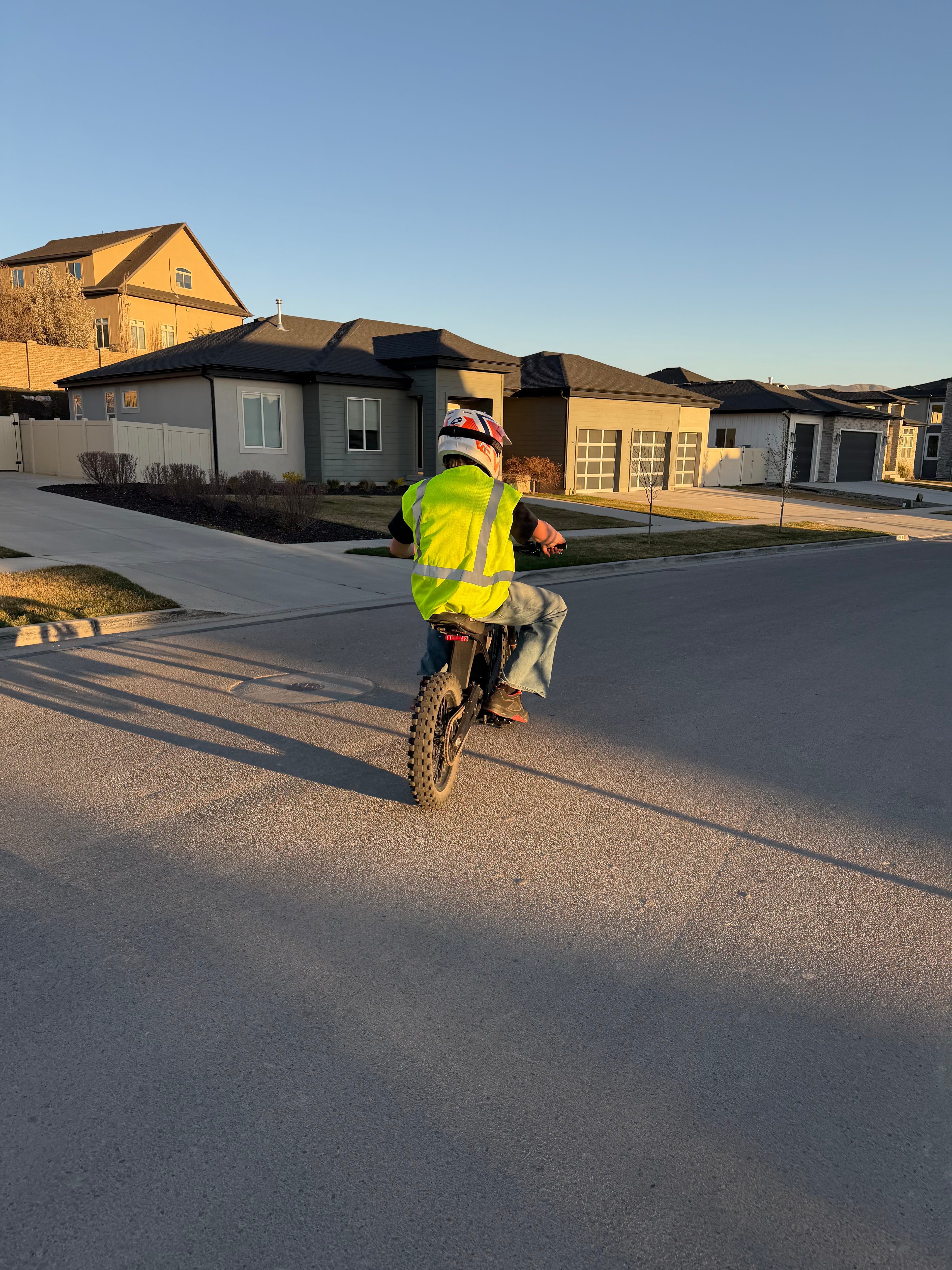 Oversized, wheelie, construction vest